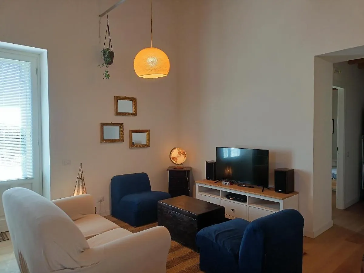Giardino Arancio - Casa Vacanze 加里 0*,  意大利
