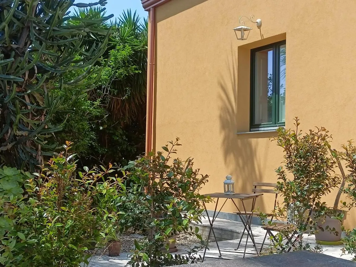 Giardino Arancio - Casa Vacanze 加里 0*,  意大利